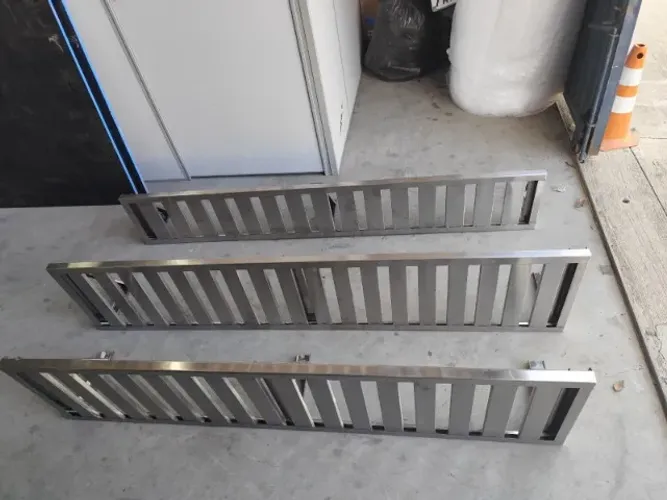 Prateleira Inox Suspensa 1,10m Gradeada Cozinha Industrial