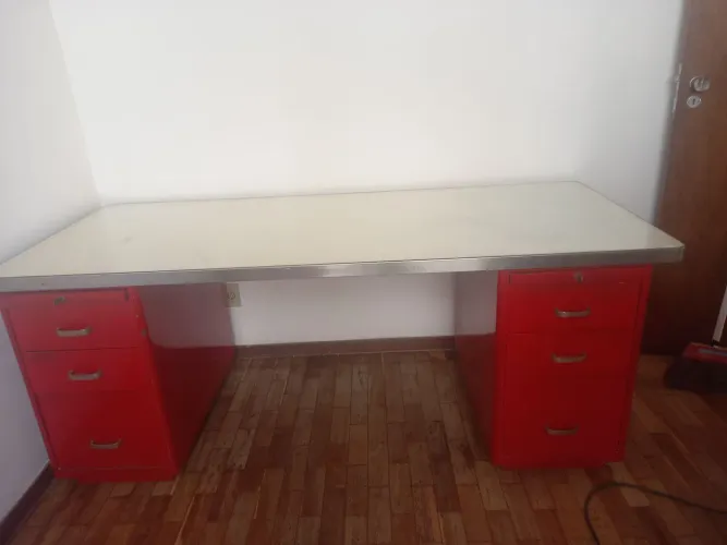 Tampo de mesa em aço 