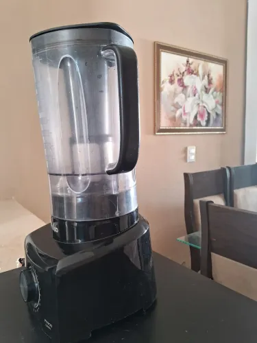 Liquidificador Philco 13 velocidades 2 litros em ótimo estado e funcionando perfeitamente.