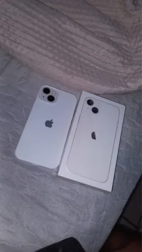 iPhone 13 em bom estado acompanhado com caixa