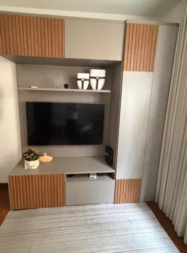 Painel de TV com Armários (Home Planejado)