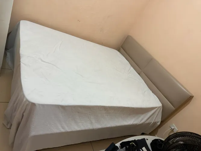 Cama, colchão e cabeceira