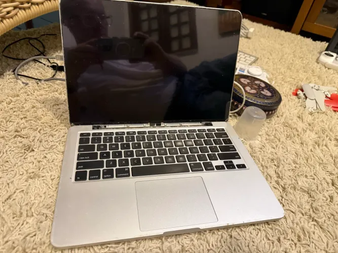 Sucata MacBook 2013. Máquina funcionando