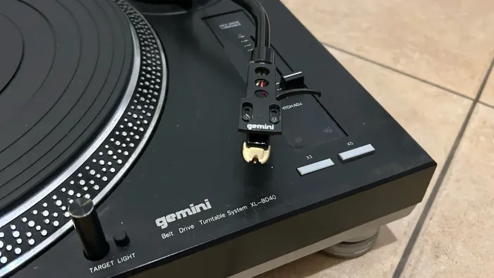 toca-discos stéreo (turntable) modelo Gemini XL-BD40[cite: 3, 4]