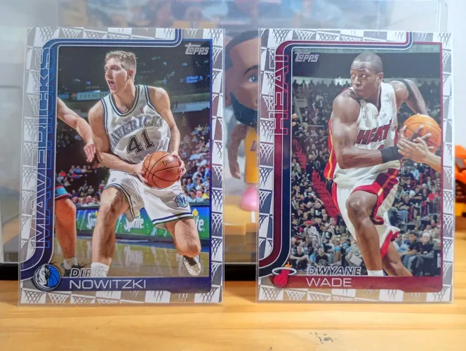 Lote 2 cards exclusivos + 8 cards base NBA Topps 25/25 ( lote lendas NBA)
