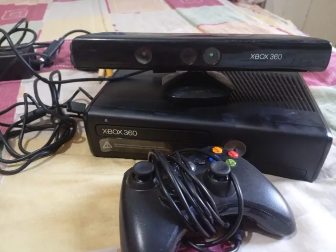 XBox 360 com Kinect (sensor de movimento)1 controle, excelente estado, original .