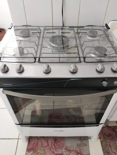 Vende-se fogão Esmaltec 5 bocas, tripla chama, forno excelente, tudo ok!