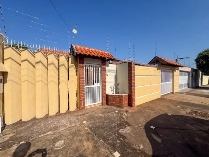 Casa para alugar na região Leste de Londrina com 3 quartos.