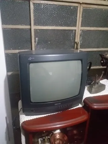 ANTIGUIDADE - TV de tubo Philips 14 polegadas