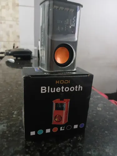 CAIXA DE SOM BLUETOOTH KODI - PORTÁTIL E COM LED*<br><br>
