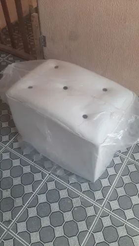PUFF CONFORTÁVEL COR BRANCO CREME NOVO NO PLÁSTICO! <br>