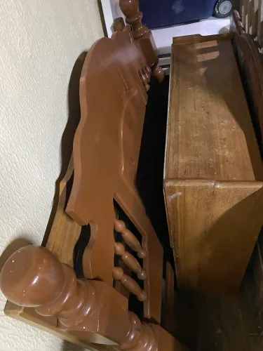 Cama de casal Angelim e outra de solteiro 