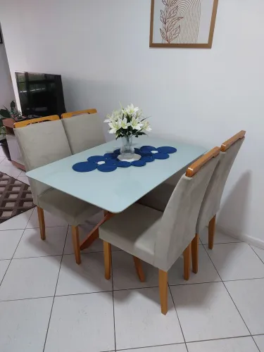 Conjunto Sala de Jantar 4 Cadeiras - 1 Ano de Uso