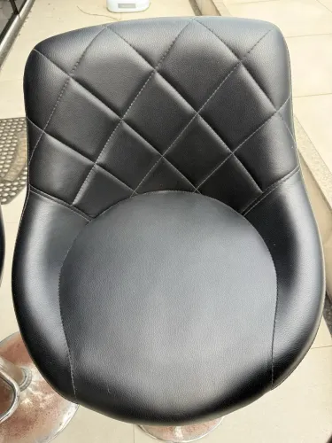 4 banquetas com altura ajustável 