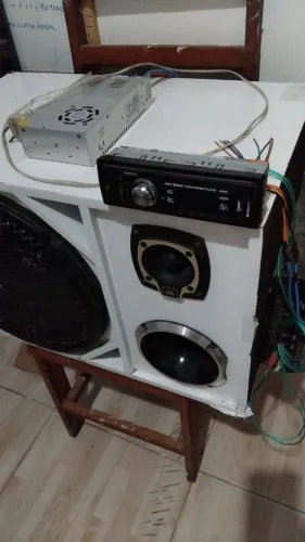 Caixa de som 1.300 reais