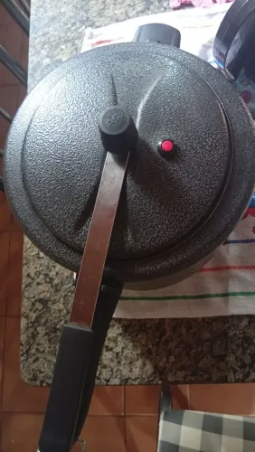 Vendo panela pressão seminova 7 litros 140$ cophavila2 *