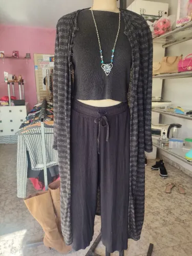 Lote de roupas G ,GG c 30 peças seminovos ,sem avarias alguma.Em perfeito estado !