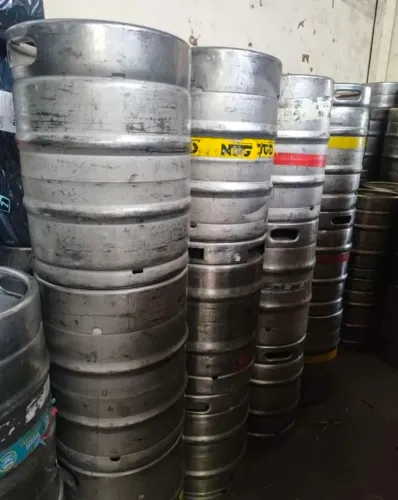Barril de chopp vazios (cascos)