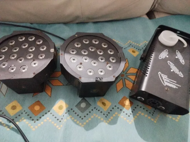 Vendo equipamento para DJ, Tudo 2 parled/ 4 mini movie/ 1 máquina de fumaça