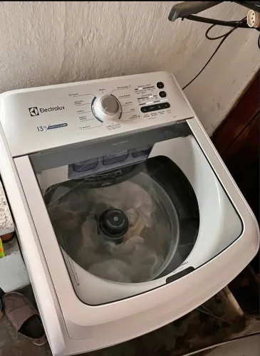 Máquina de lavar Electrolux 13kg modelo novo com pouco tempo de uso 