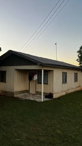 Madeiras de eucalipto e peroba taboas