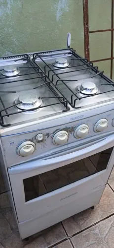 fogao automatico 4 bocas dako, esta sem a tampa de vidro.funcionando entrego em londrina