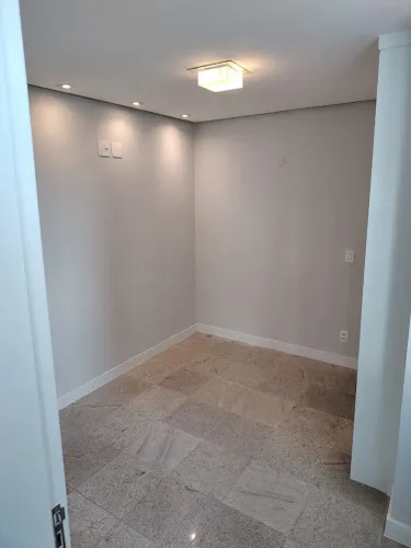 Alugo excelente apartamento de 03 quartos