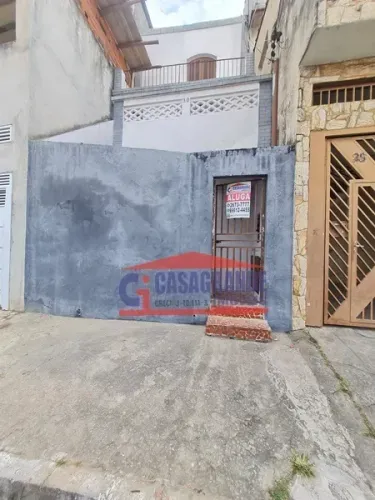 Sobrado para aluguel possui 80 metros quadrados com 3 quartos em Penha de França - São Pau