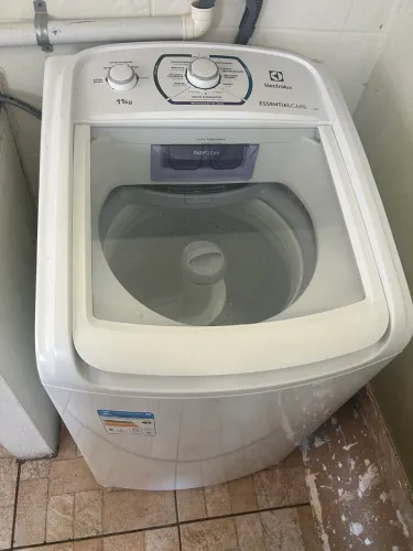 Vende-se MÁQUINA DE LAVAR ELETROLUX 11KG