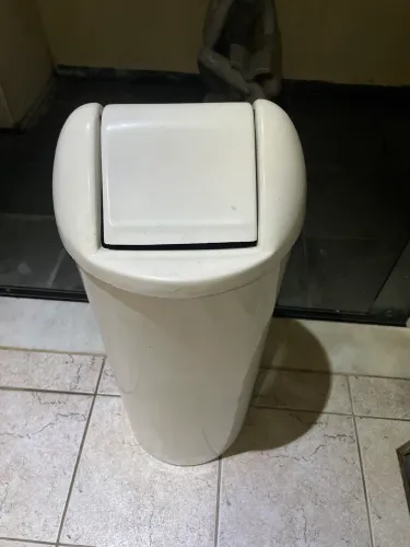 Lixeira 22litros, tampa vai e vem