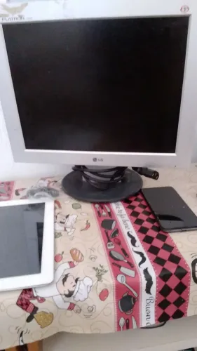 Monitor LG flatron L1530s com defeito tela ou fita flat p/técnicos 