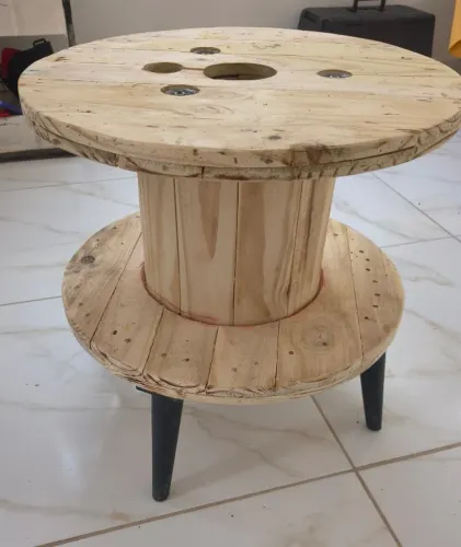 Mesa de centro de carretel rustica em madeira artesanal reforçada