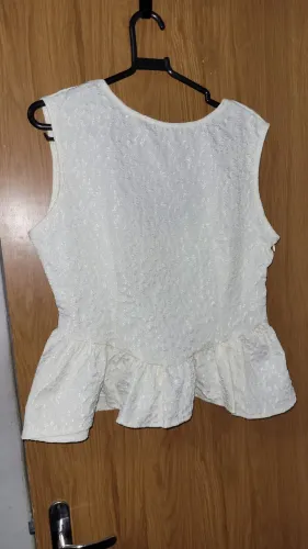 Blusa off White peplum