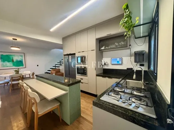 Casa à venda em Atibaia com 5 quartos, sendo 2 suítes | 240 m² de área construída | Área g