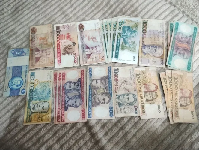 22 notas raras, 14 de cruzeiros e 8 de cruzados.