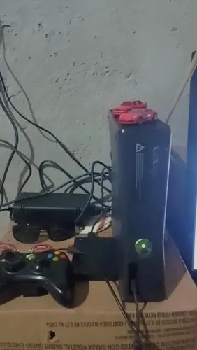.? Xbox 360 Slim Modelo 1439 Matte Black (Preto Fosco) 1.078,9 GB livres.