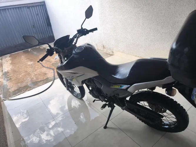 Moto Muito Bem Conservada
