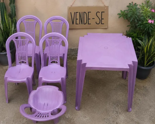 Conjunto de cadeira e mesa de plástico 