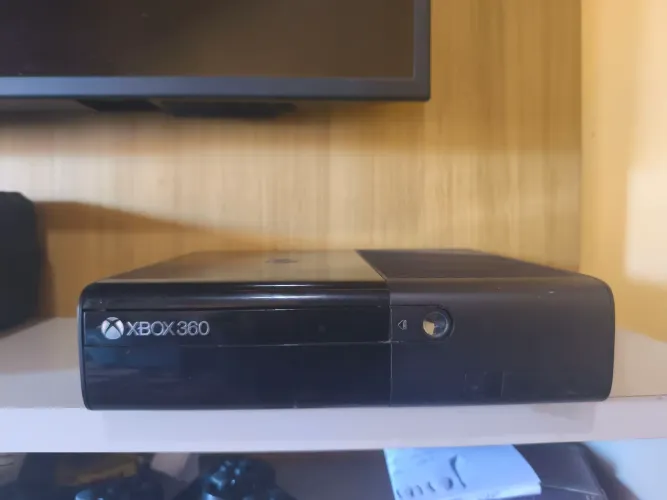 Xbox 360 com Luz Vermelha - Para Conserto ou Peças