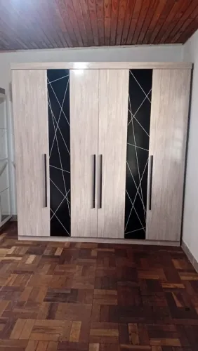 Guarda roupa de 6 portas