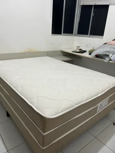 Cama box de casal com pouco tempo de uso