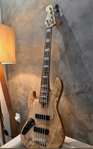 Baixo canhoto jazz bass Garcias 5c