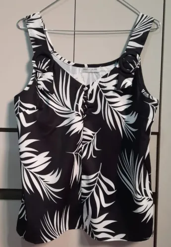 Regata Feminina M Preta com Folhas Brancas