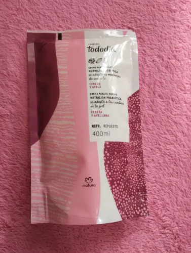 Creme hidratante Corporal Natura Cereja e Avelã Refil 400 ml