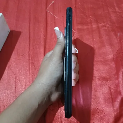 Vendo este celular  por que estou precisando, pagar umas dívidas. 