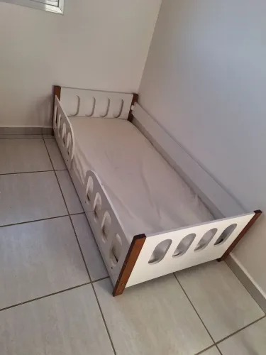 Cama infantil com colchão