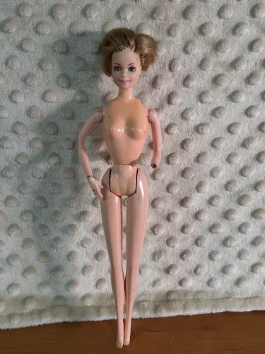 Boneca barbie estrela de botão