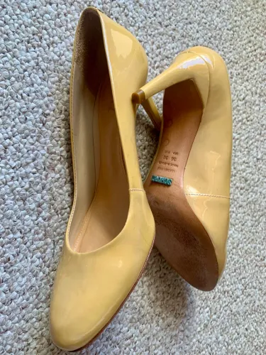 Scarpin Schütz número 36 