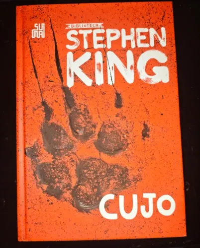 Livro de terror CUJO de Stephen King
