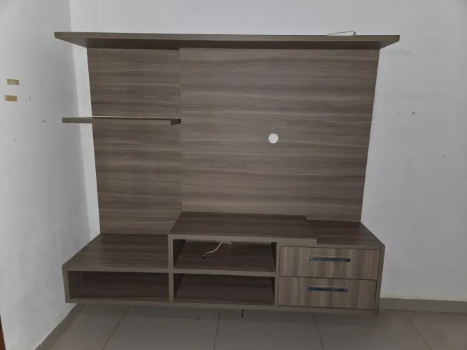 Rack com painel suspenso